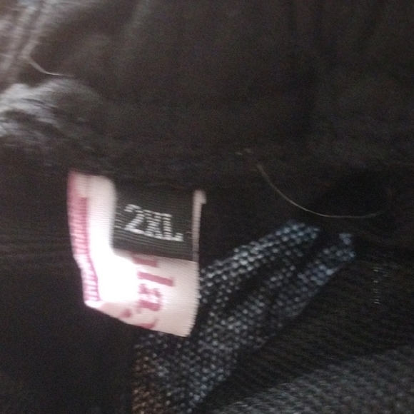 Black Floral Joggers – 2XL | Stylish Comfort with White Floral Design - Picture 4 of 4